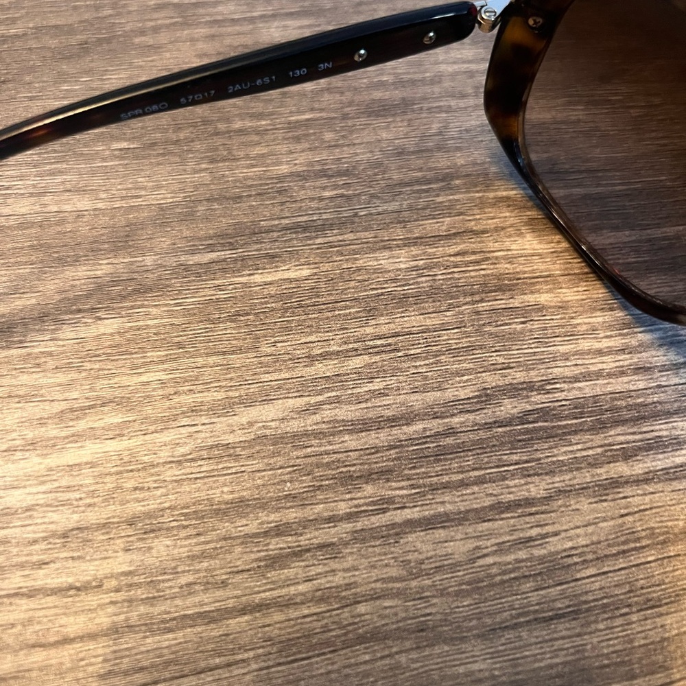 Prada sunnies - Picture 3 of 4